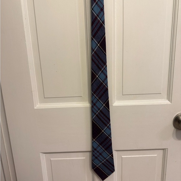 Royal Canadian Air Force Wool Blue and Red Tartan Tie with Classic Plaid Design - Picture 4 of 5